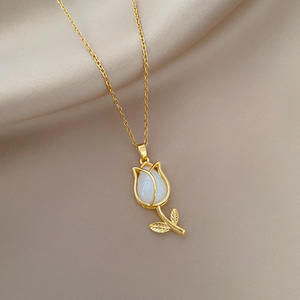 Tulipán blanco Trendy New Acero inoxidable Chapado en oro Zircon Micro-Incrustaciones Unisex Moda Personalidad Collar - Product Image 1