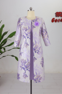 Robe de tailleur élégante et moderne pour femme grande taille, longueur genou, boutonnée, imprimée, deux pièces, pour le travail ou l'église - Product Image 6