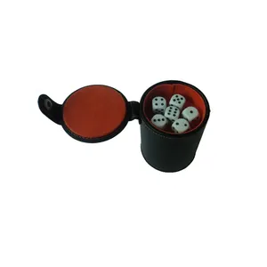 Prezzo di fabbrica personalizzato tazza di dadi con LOGO elegante doppio strato in pelle dadi shaker con coperchio per giochi da tavolo promozione