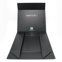 Embalaje de papel de lujo con logotipo personalizado, paquete de ropa de chaqueta de cartón, caja de regalo magnética para ropa de tela, embalaje de camisetas