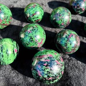 Venta al por Mayor de Bolas Decorativas Bohemias de Alta Calidad en Rojo y Verde, de 5-7cm, Pulimentadas, Únicas, para Decoración del Hogar, Regalos de Pascua y Halloween - Product Image 6