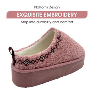 Pantoufles d'extérieur d'intérieur pour chambre à coucher pour femmes avec chaussures de maison à plate-forme en mousse à mémoire de forme bouclée floue - Product Image 2