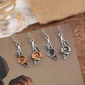 Pendientes de Plata de Ley con Diseño Floral en Dos Tonos, Modelo E3000 - Product Image 5