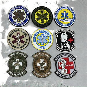 Écusson médical tactique personnalisé Croix Rouge, étoile brodée, patch de sauvetage, style auto-agrippant, thermocollant, en PVC et feutre, broderie personnalisable - Product Image 3