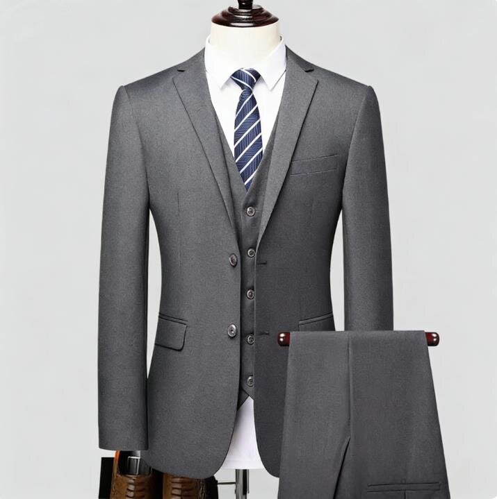 Ensemble veste, gilet et pantalon gris à deux boutons.