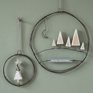 Guirnalda navideña rústica de madera con recortes de árbol y adorno colgante de luna, artesanía hecha a mano para decoración de pared navideña - Product Image 6