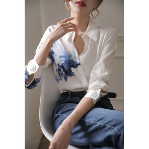 Blusa de Mujer RNSHANGER, Estampado Tie-Dye Azul Otoñal, Blanca, Casual, Manga Larga, Solapa, Cierre de Botón, Camisa de Satén para Damas - Product Image 5