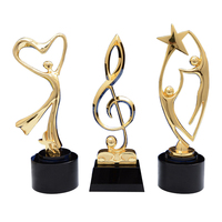 HyperCrafts Fabricant Trophées Graver Sports Grande Taille Trophées Personnaliser Résine Conception Métal Fait 3d Or Souvenir Trophées