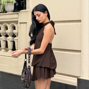 เดรสยาวทรงฮาลเตอร์สีพื้นสไตล์เรโทรสำหรับผู้หญิง แต่งระบายผ้าแบบแพทช์เวิร์ค เปิดหลังผูกเชือก ดีไซน์หรูหราและเซ็กซี่ - Product Image 3