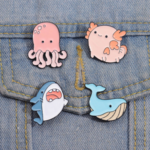 Medusas elfos solapa Pin agua mundo caballito de mar estrella de mar calamar broches Collar mochila dibujos animados joyería regalo para chico al por mayor - Product Image 1