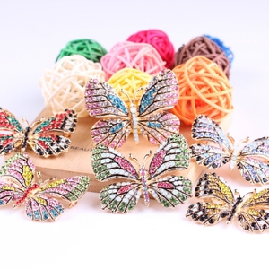 Broche de Mariposa con Alas de Cristal y Diamantes de Imitación - Product Image 3