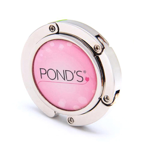 Elegante Regalo di Nozze: Appendiabiti Pieghevole Personalizzato per Borse - Product Image 4