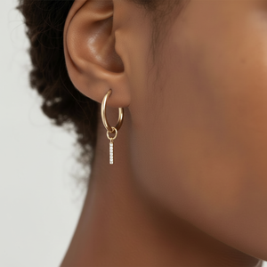 Colgante y Amuleto de Aro con Diamante Solitario en Forma de Carámbano - Product Image 1
