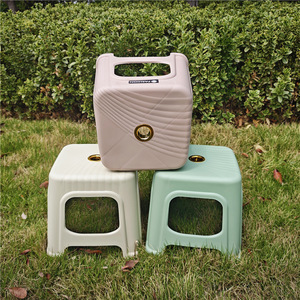 Taburete Cuadrado de Plástico de 60 cm, Silla de Jardín Minimalista de Polipropileno para Niños, Uso en Exteriores - Product Image 1