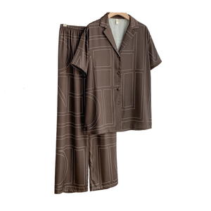 Nuovi pantaloni estivi in <span class=keywords><strong>pigiama</strong></span> da <span class=keywords><strong>donna</strong></span> in seta di ghiaccio a maniche corte <span class=keywords><strong>taglie</strong></span> <span class=keywords><strong>forti</strong></span> indumenti da notte stampati con senso avanzato Set di abbigliamento per la casa da <span class=keywords><strong>donna</strong></span> - Product Image 1