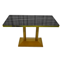Table à manger rectangulaire noire stratifiée avec base en métal doré