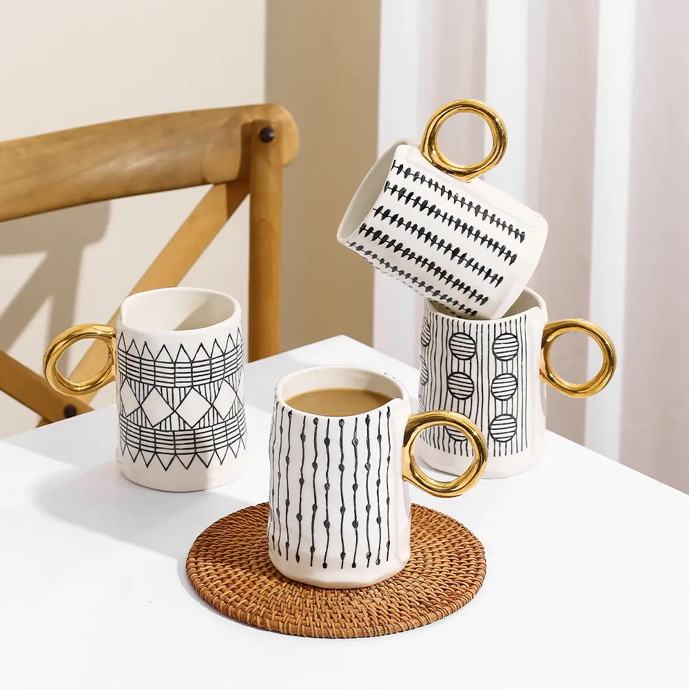 Canecas de café cerâmicas com alça dourada, canecas de café Tazza de 20 onças estilo coreano nórdico de luxo porcelana personalizada