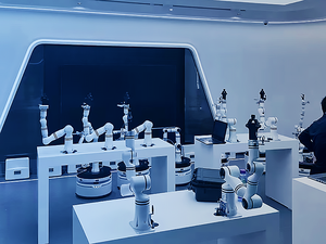 Robots de physiothérapie AI utilisés dans la moxibustion de physiothérapie de massage et d'autres scènes Équipement de thérapie de rééducation robotique ARM - Product Image 4