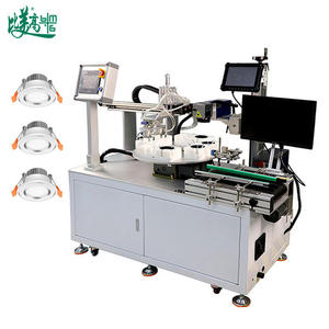 Machine de marquage laser à fibre femtoseconde à positionnement automatique 30W 50W pour abat-jour LED, avec dispositif rotatif de déchargement robotisé - Product Image 1