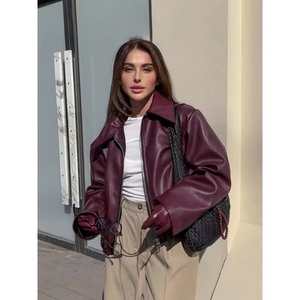 Blouson en cuir court <span class=keywords><strong>rouge</strong></span> bordeaux pour <span class=keywords><strong>femme</strong></span>, nouvelle collection printemps, haut de gamme, coupe ample, col à revers, style motard vintage, vente en gros - Product Image 3