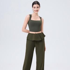 Haut court de sport respirant pour femme, réglable, à dos noué, avec découpes, bretelles larges carrées, rembourré, pour le yoga, la danse, le fitness et le quotidien - Product Image 3