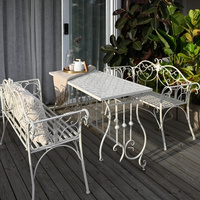 Ensemble de mobilier d'extérieur moderne nordique Table basse trois pièces chaise de balcon loisirs romantiques français durables pour terrasse