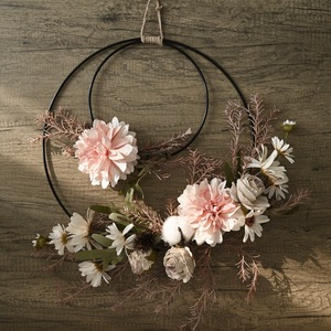 Couronne florale artificielle Hilary Lily à double anneau, fleurs roses et blanches, décoration murale, décoration de mariage, décoration de la maison CF01007 - Product Image 1