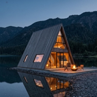 Unité de villégiature modulaire de luxe, maison à ossature triangulaire, structure en acier léger, design moderne, résistante aux tremblements de terre et au vent