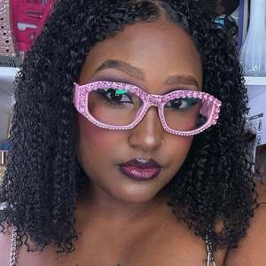 Gafas de Sol Cat Eye de Lujo con Logotipo Personalizado 2025, Gafas de PC Anti Luz Azul, Montura Pequeña de Diamantes, Gafas Ovaladas para Mujer - Product Image 3