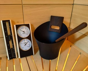Accessori per <span class=keywords><strong>Sauna</strong></span> in Legno Massello di Cedro Rosso e Alluminio: Secchio, Mestolo, Termometro, Igrometro, Finestre a Traversa, Design Tradizionale - Product Image 1