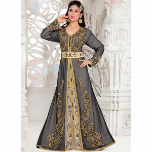 Caftans islamiques en georgette brodée noire avec hijab résistant au soleil. - Product Image 1