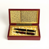 Boîte à stylos en bois de burl brillant avec doublure en satin jacquard doré, logo personnalisé, étui de rangement de luxe en bois pour stylos, idéal pour l'emballage de cadeaux d'affaires haut de gamme