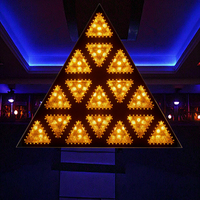 UNOXINE 300W RGBW Triangle Retro Dance Floor Éclairage LED avec contrôle DMX512 Indice IP55 pour les spectacles de clubs de bar