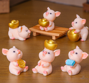 Grosir Miniatur 3D kartun hewan Beruntung resin babi patung dengan goin koin yuan bao dolar gantungan kunci uang diy ornamen lucu - Product Image 2