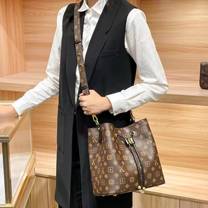 Bolso de PVC de Moda para Mujer 2026, Gran Capacidad, Impermeable, Estilo Bandolera, Tendencia Actual - Product Image 3
