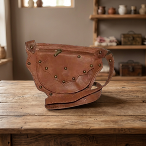Moroccansoul Bolso de pecho de cuero genuino estilo vintage para hombre, bolsa cruzada portátil para uso en movimiento MA - Product Image 3