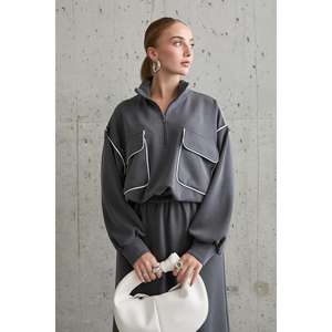 Conjunto de Sudadera y Falda con Ribete Gris Humo para Mujer, Venta al Por Mayor - Product Image 3