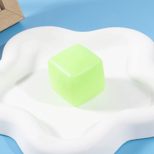 Nouveau Jouet Carré Sensoriel TPR Mignon et Squeezable 2026 - Jouet Squish Amusant et Neutre pour Enfants de 8 à 13 Ans, Soulage l'Anxiété - Product Image 5