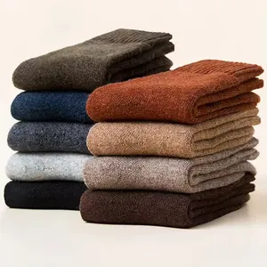 Calzini di cotone ispessiti invernali personalizzati adatti alla pelle e confortevoli di buona qualità moda tinta unita caldi calzini di lana da uomo