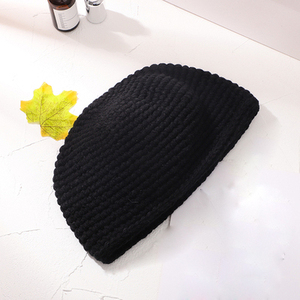Chapeau de propriétaire <span class=keywords><strong>fait</strong></span> à la <span class=keywords><strong>main</strong></span> à la mode pour hommes et femmes <span class=keywords><strong>bonnet</strong></span> court tricoté en <span class=keywords><strong>laine</strong></span> épaisse - Product Image 2