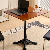 Table et chaises de style américain rétro en bois massif pour café, restaurant occidental, ou petite table de balcon pour pâtisserie