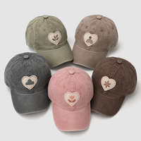 Casquette de papa personnalisée à 6 panneaux en coton délavé style vintage avec patch cœur brodé pour cadeaux de membres et activités de plein air