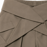 Pantalon large plissé origami pleine longueur pour femme avec ceinture plissée multi-panneaux. Poche de rangement cachée, double couche en cascade