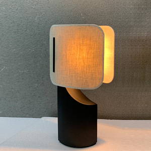 Đèn bàn kim loại nghệ thuật phong cách Bắc Âu cao cấp, sáng tạo, hiện đại, đèn ngủ cạnh giường, đèn bàn phòng khách, phòng ngủ, khách sạn - Product Image 4