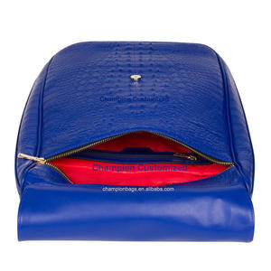 Juego de Bolso de Viaje de Fin de Semana y Mochila de Lujo en Piel de Cocodrilo Azul Rey con Logo Personalizado para Hombre y Mujer - Product Image 3