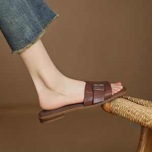 Sandalias Planas de Cuero con Hebilla Metálica y Correa Delantera y Trasera, Estilo Veraniego, Tendencia de Moda, Casuales, para Vacaciones y Playa - Product Image 3