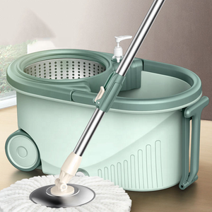 Juego de herramientas de limpieza para el hogar al por mayor, popular para fregona giratoria con mango de acero inoxidable, cubo giratorio y cubo de fregona extensible con ruedas - Product Image 1