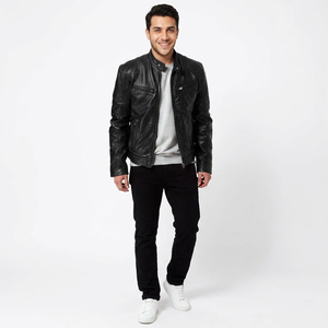 Veste varsity en cuir véritable pour homme, en laine, noire avec broderies, logos, patchs et étiquettes rouges. - Product Image 1