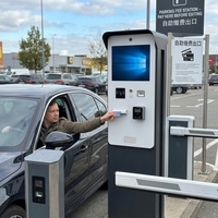 Kiosques de paiement de stationnement multifonctionnels automatiques en libre-service avec écran tactile extérieur 1080p HD LCD et reconnaissance faciale personnalisés