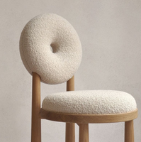 Chaise de salle à manger MULIGNA au design vintage, avec cadre et pieds en bois massif, rembourrée en tissu, pour usage hôtelier, ergonomique, écologique et durable